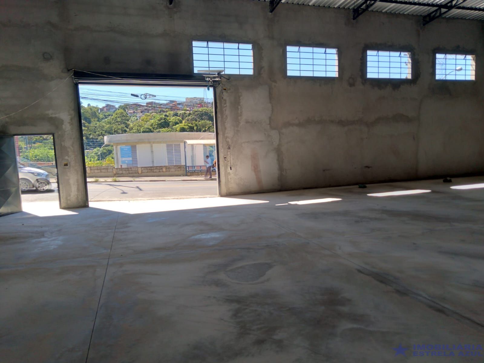 Salão no bairro Alvarenga 